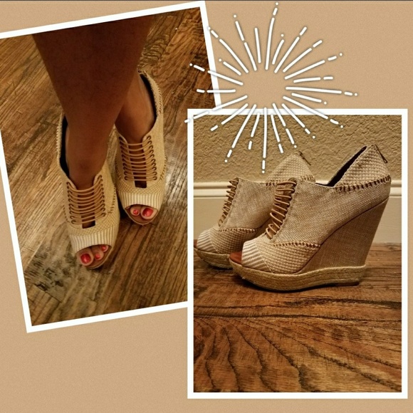 Wedge Heels - Picture 1 of 4